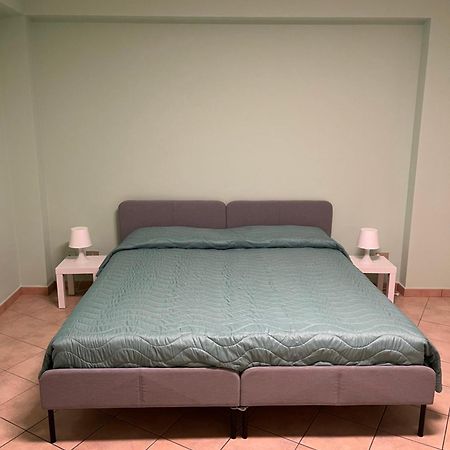 Casa Vacanza Donna Laura Барчеллона-Поццо-ди-Готто Экстерьер фото