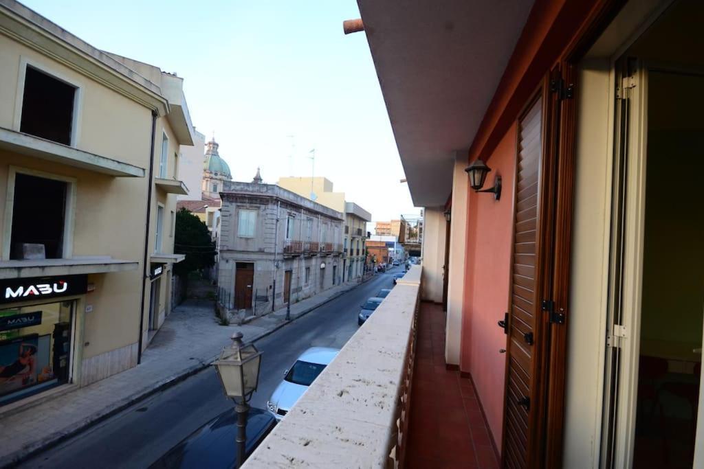 Casa Vacanza Donna Laura Барчеллона-Поццо-ди-Готто Экстерьер фото